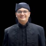 Makna filosofis dua perangkat sederhana yang selalu hadir dalam pertunjukan wayang yakni kecrek dan cempala